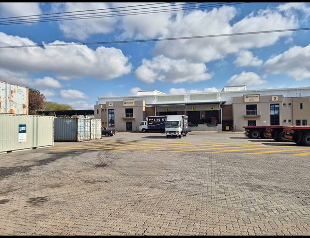 4,990M² WAREHOUSE TO LET IN GOSFORTH PARK